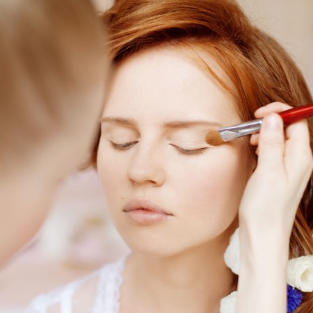 Brautfrisur und Make-Up