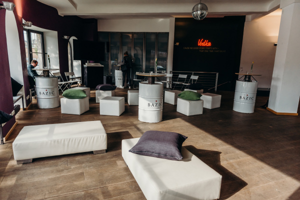 BAZIC Lounge