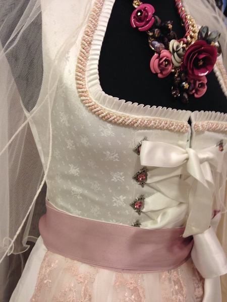 Alpenmaedel Dirndl Design