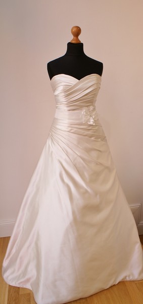 bleib treu: Brautmoden Outlet