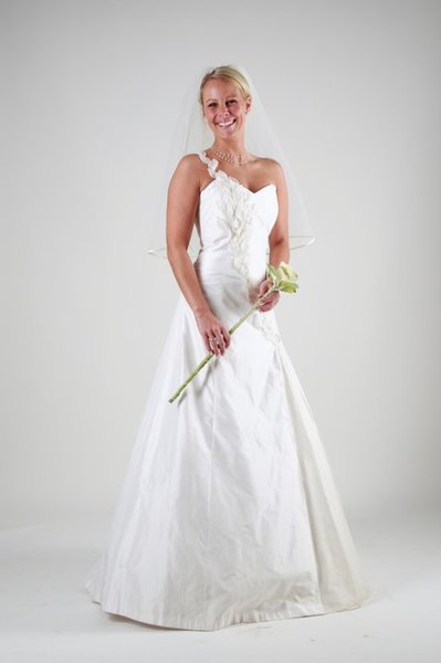 DRESSMAKER  Brautmode