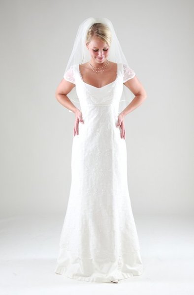 DRESSMAKER  Brautmode