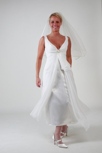 DRESSMAKER  Brautmode