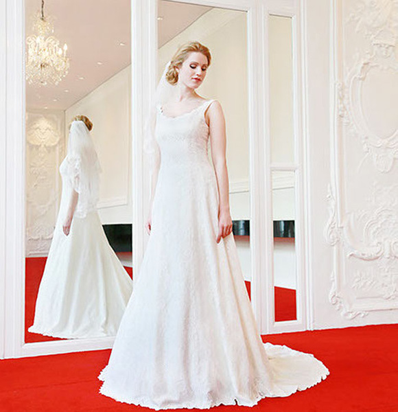 Schlichtes A-Linien Brautkleid