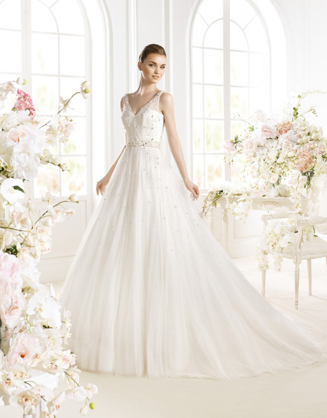 Spitze Hochzeitskleid mit Schleppe