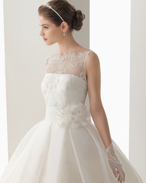 Prinzessinnen Brautkleid mit Spitze