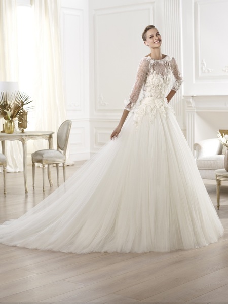 A Linien Brautkleid aus Tüll mit Spitze