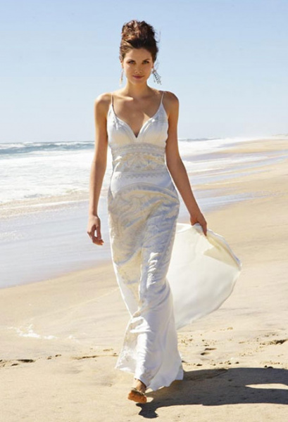 Enges Hochzeitskleid für den Strand