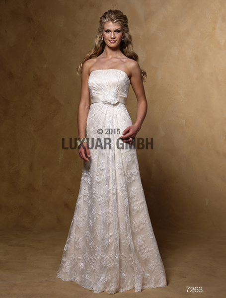 Scarlett Abend- und Brautmoden