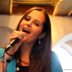 Hochzeitssängerin Carina de Jesus