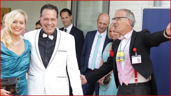 Comedy-Hochzeits-Butler "Bernhardt"