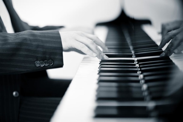 Pianist Marcus Sukiennik