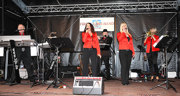 Tanzband First Class