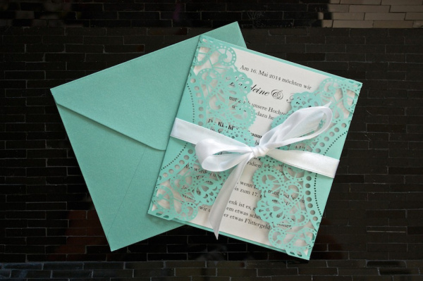 Türkise Vintage Hochzeitseinladungskarte mit Spitze