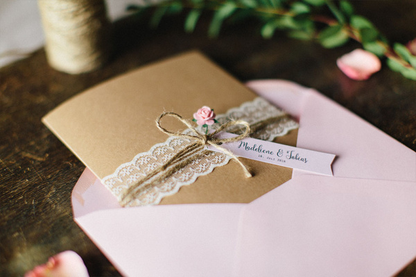 Romantische Vintage Einladungskarte in Rosa