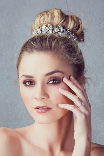 Brautfrisur mit hohem Dutt