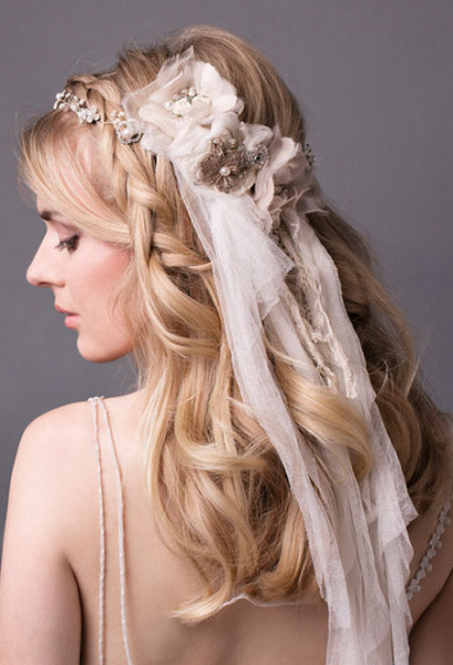 Offene Brautfrisur mit Vintage Haarschmuck