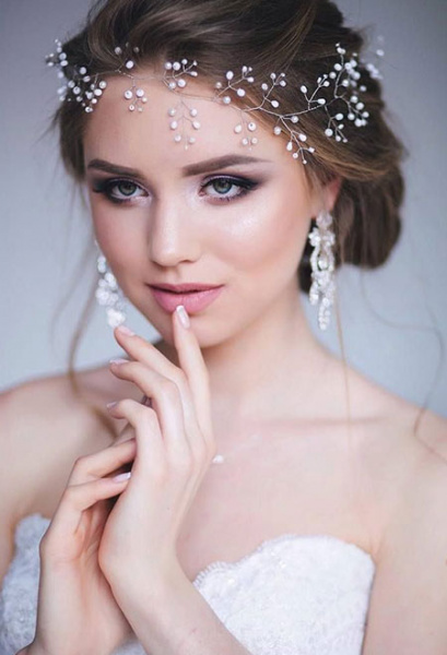 Hochsteckfrisur für mittellanges Haar