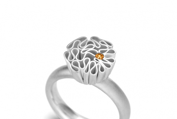 Verlobungsring mit kleinem Stein in Silber