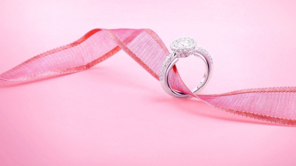 Verlobungsring mit bezauberndem Diamanten