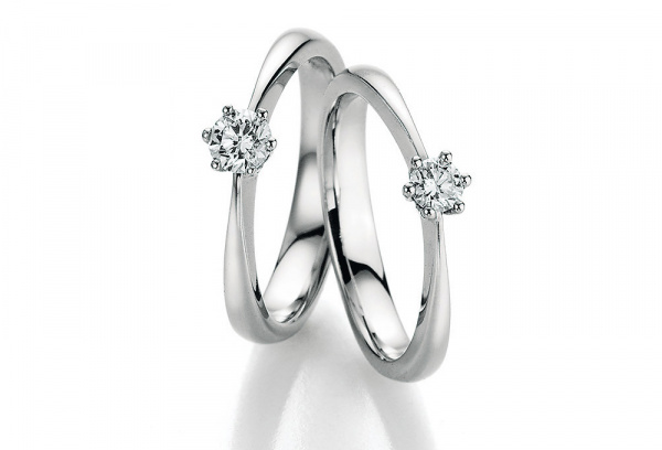 Graziler Verlobungsring in Weißgold