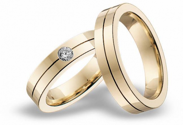 Klassischer Trauring in Gold mit Linien