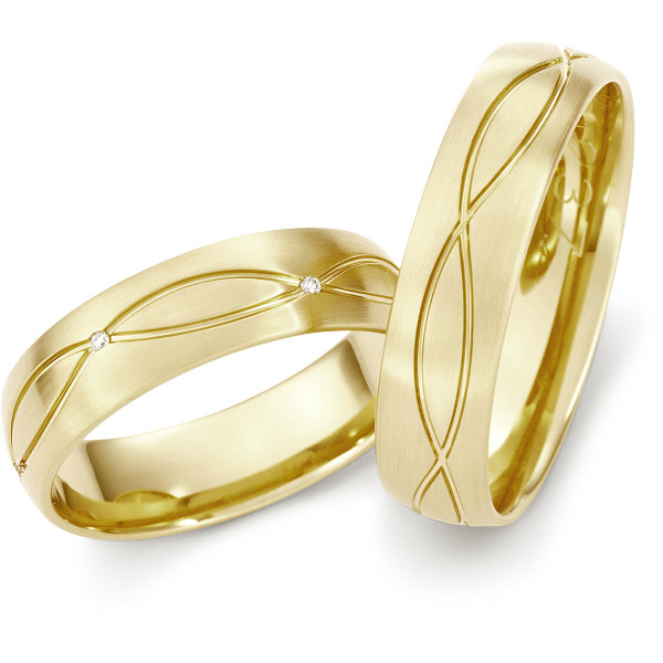 Klassischer Goldring mit feinen Linien für die Trauung
