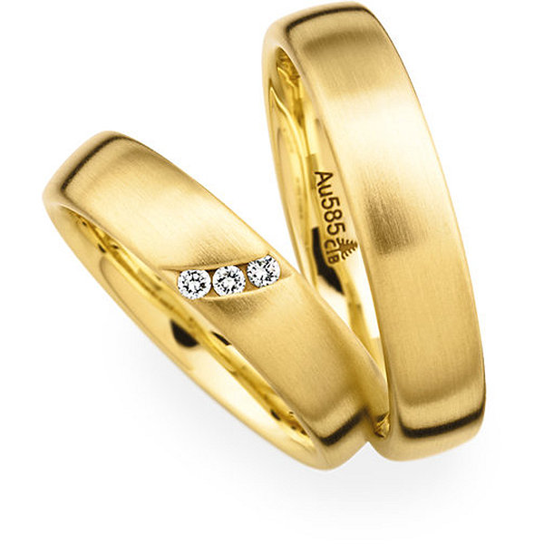 Goldring mit Steinen für die Trauung