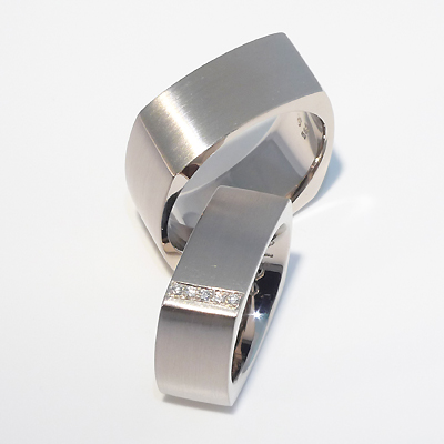 Eckige Trauringe aus Platin