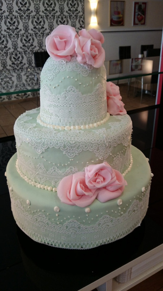 Hochzeitstorte mit Spitze