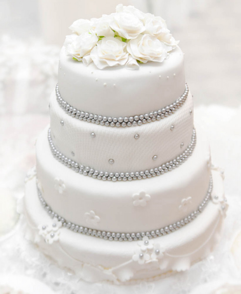 Elegante Fondanttorte für die Hochzeit