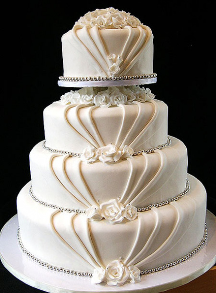 Vintage Hochzeitstorte auf Etagere