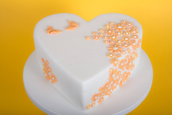 Fondant Hochzeitstorte mit Blumen