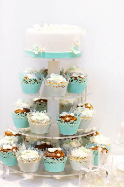 Vintage Hochzeits Cup Cakes auf Hochzeitstortenständer