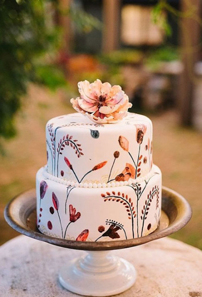 Hochzeitstorte mit herbstlichem Muster