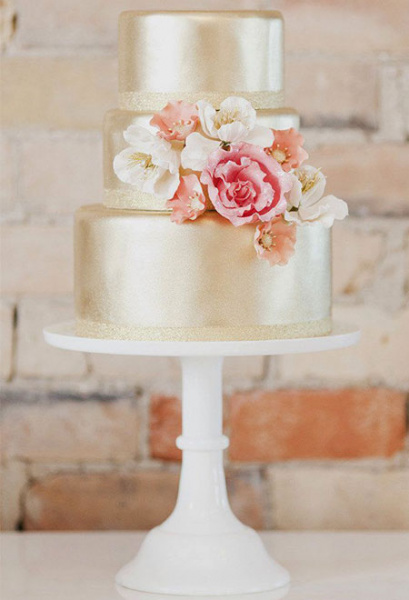 Hochzeitstorte mit Goldüberzug