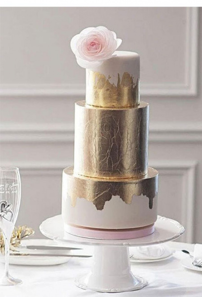 Hochzeitstorte mit Blattgold