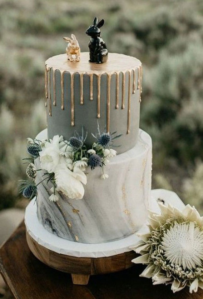 Stilvolle Hochzeitstorte mit Gold-Uberzug