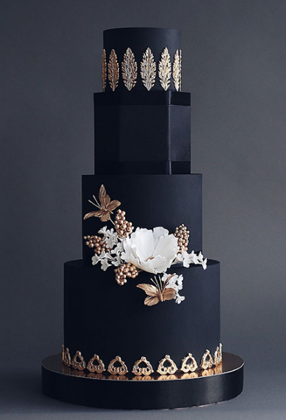 Moderne Hochzeitstorte in Schwarz
