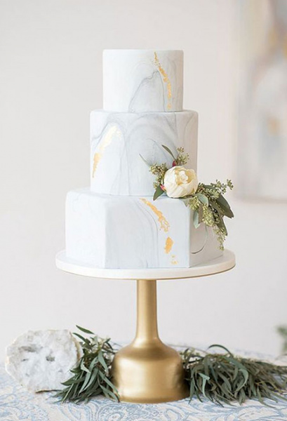 Edle Hochzeitstorte in Marmoroptik