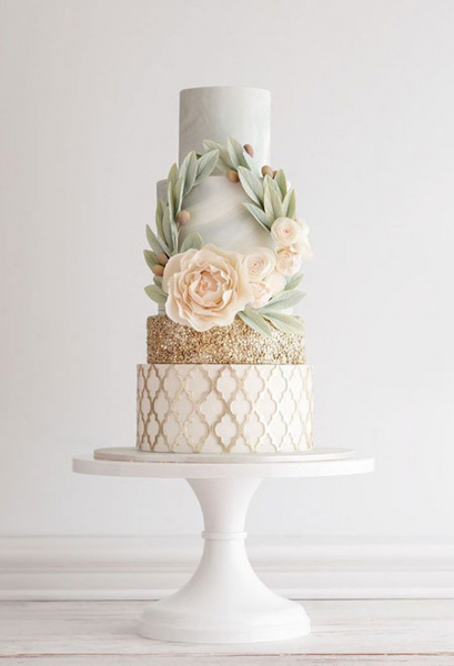 Moderne Hochzeitstorte mit Gold-Elementen