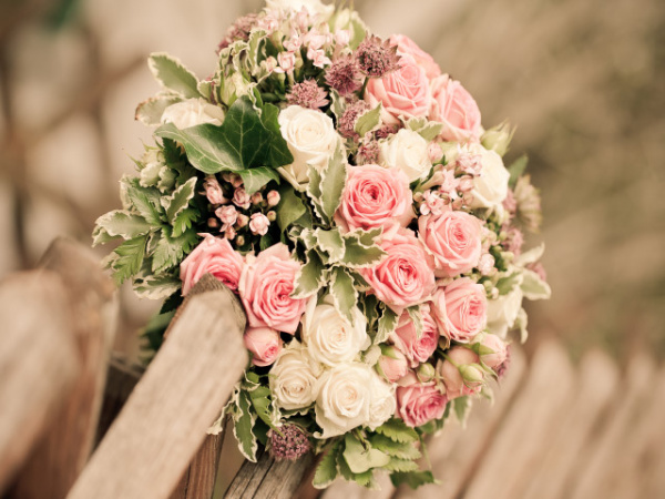 Brautstrauß mit Rosen im Vintage-Stil