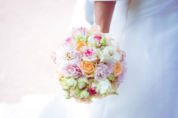 Pfingstrosen Brautstrauß in Pastell-Farben