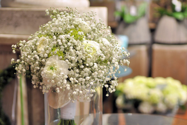 Kleiner Vintage Hochzeitsstrauß mit weißen Blumen