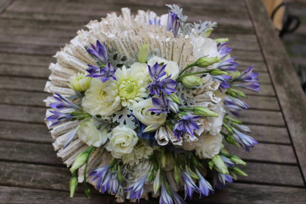 Blau-weißer Hochzeitsstrauß