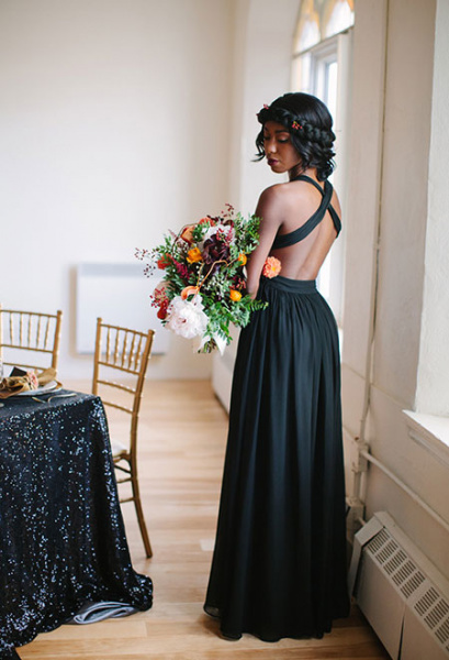 Schwarzes Hochzeitskleid mit Rücken-Dekolleté