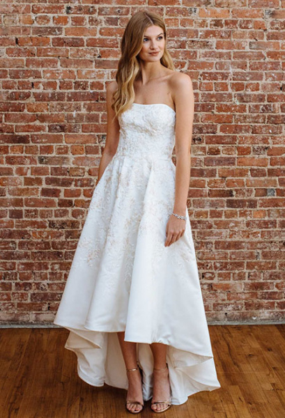 Schlichtes High-Low-Hochzeitskleid